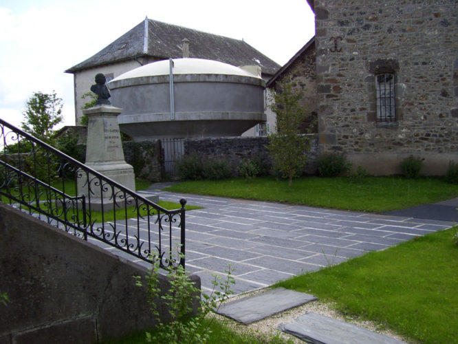 Requalification de la place de la mairie, Saint-Illide