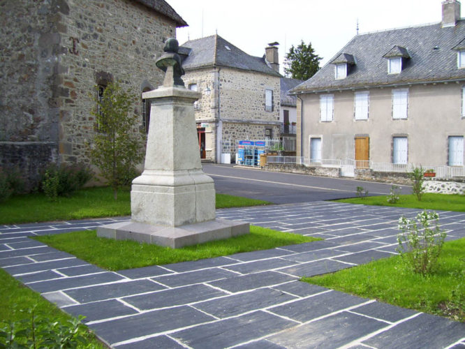 Requalification de la place de la mairie, Saint-Illide